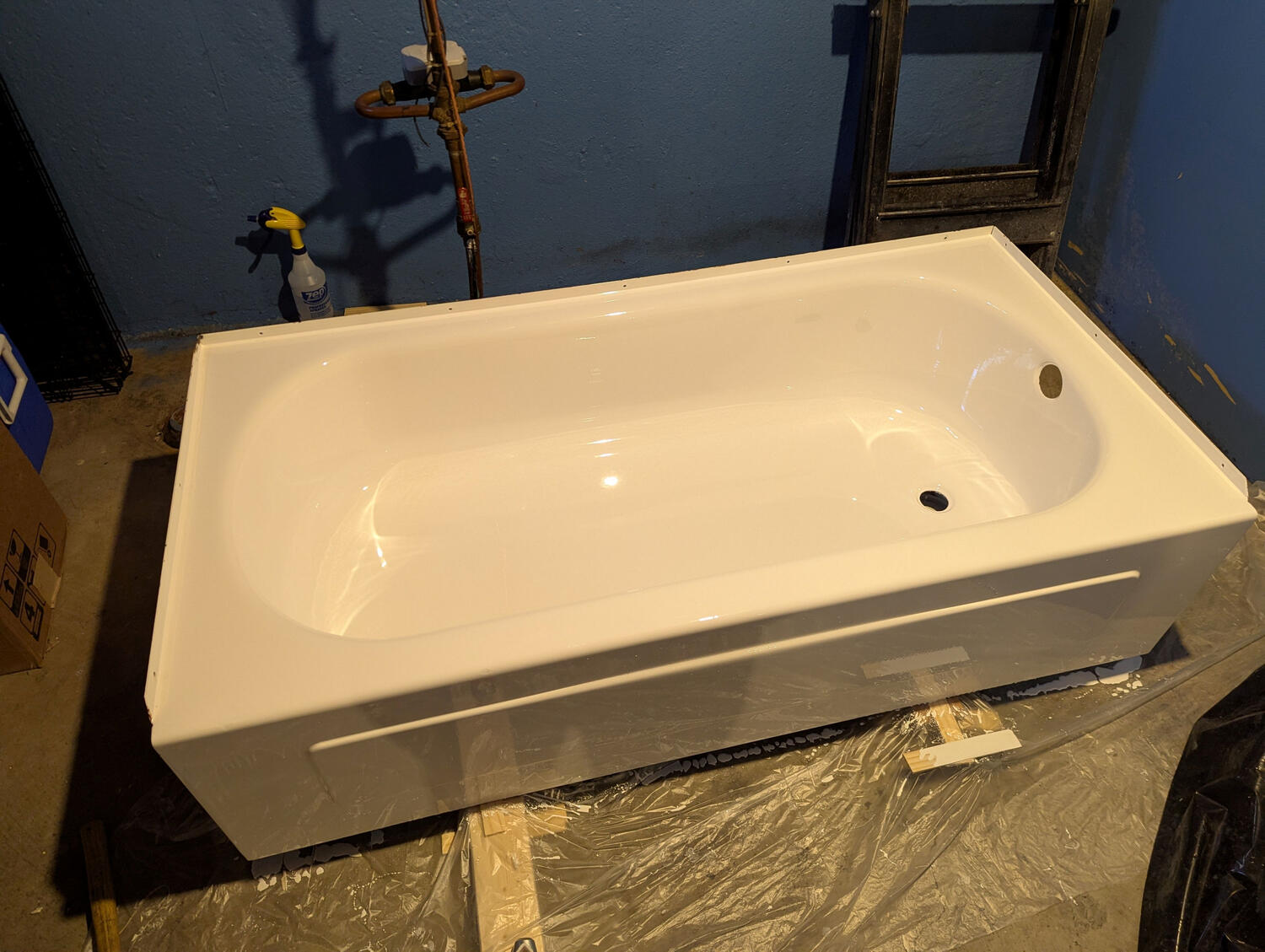 Reglazed steel bathtub